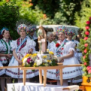 Des femmes en habit traditionnel palóc lors de la procession de la Sainte Anne à Balassagyarmat (Photo : MTI/Komka Péter)